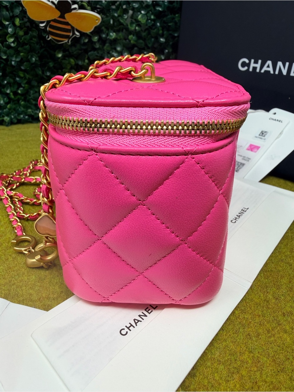 Authentic Chanel Coco heart Vanity - Picture 6 of 16